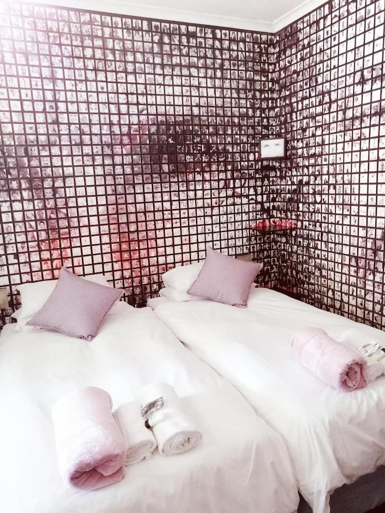 Daddy Long Legs Art Hotel Cape Town Exterior photo